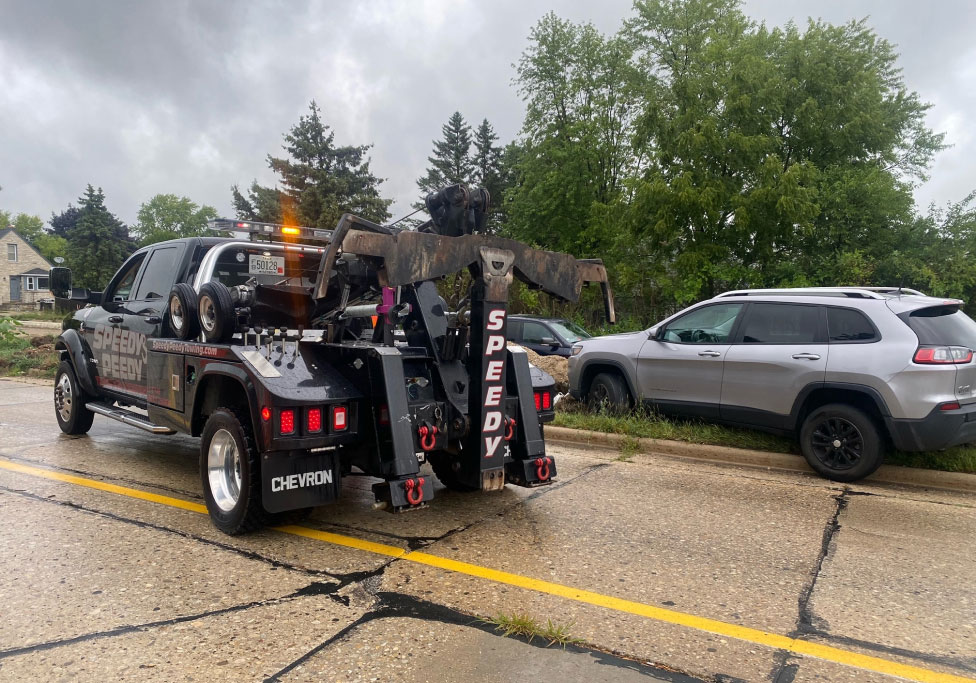 Milwaukee-24-hr-towing