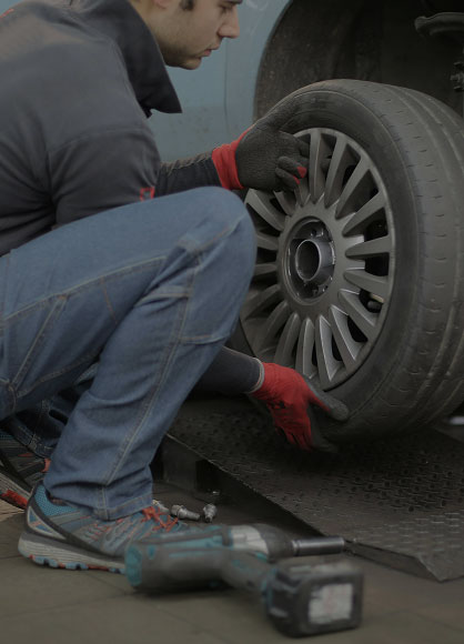 Waukehsa-Flat-Tire-Change